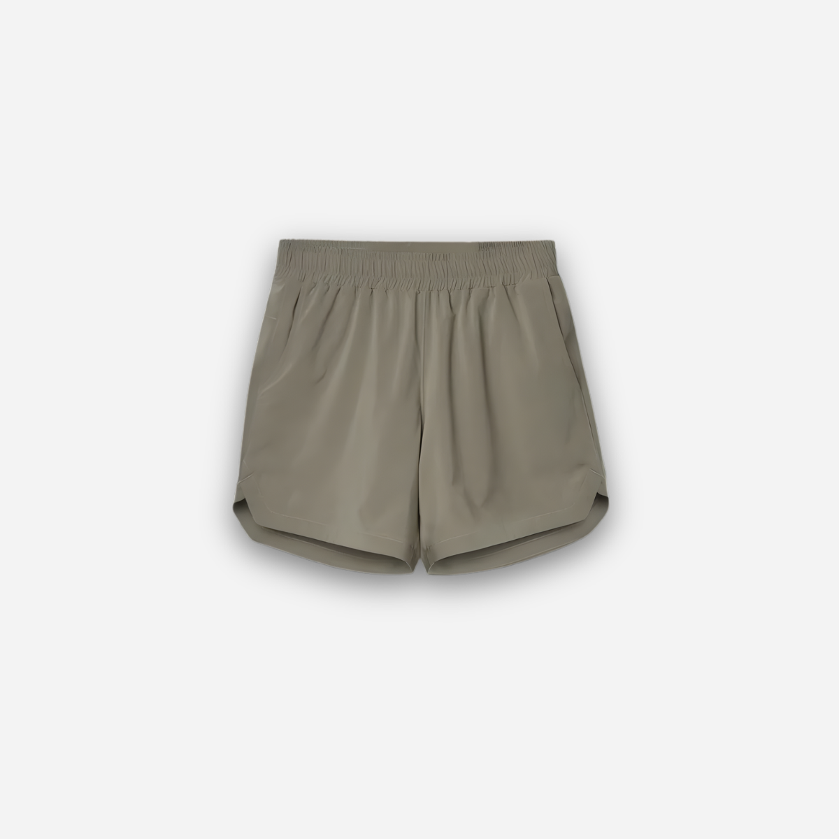 Pantaloncini kaki su sfondo grigio chiaro